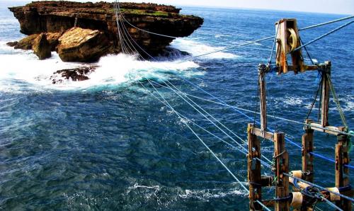 Gondola Ekstrim di Pulau Timang, Berani Coba?